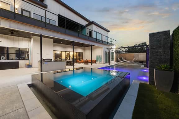 Heated Pool•XL Hottub•Rooftop Movie Theater•Walk to Frio River•Firepit•Sleeps 24