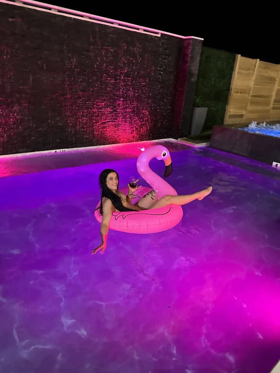 Heated Pool•XL Hottub•Rooftop Movie Theater•Walk to Frio River•Firepit•Sleeps 24